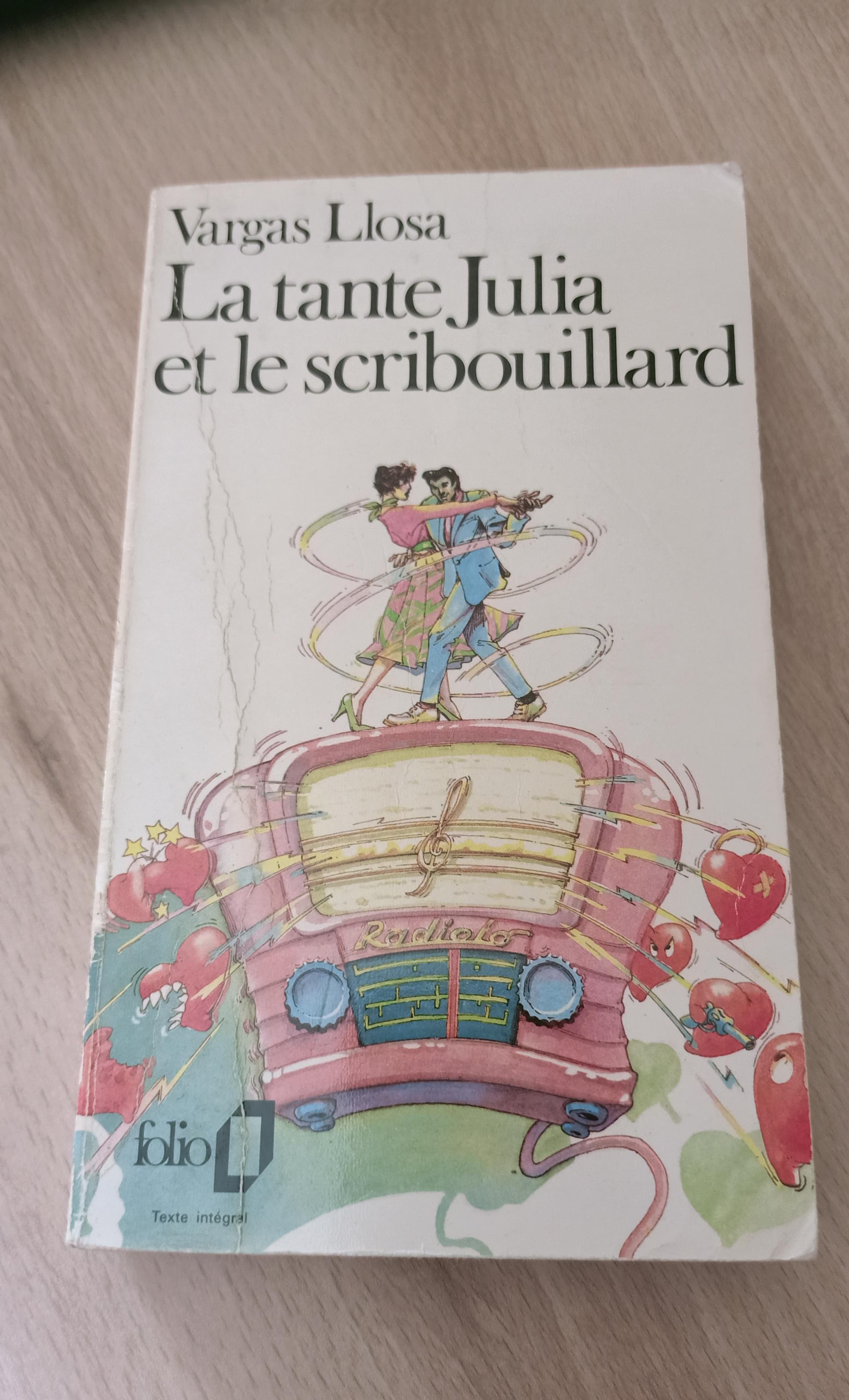 La tante Julia et le scribouillard