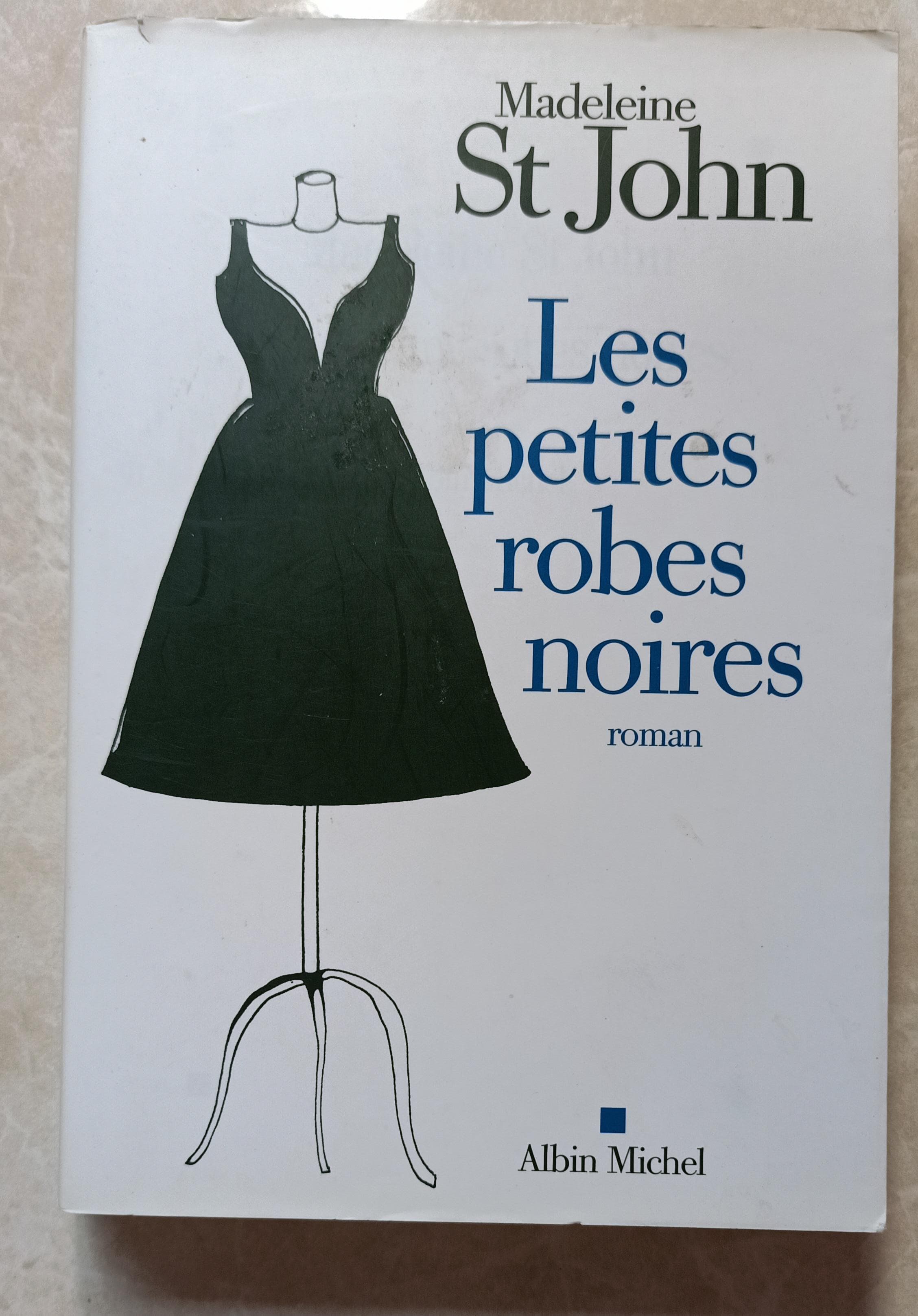 Les petites robes noires